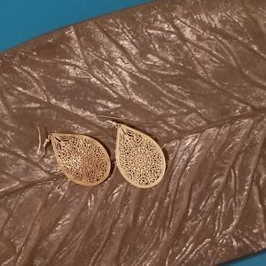 COPY - Gold Leaf Teardrop Shaped Premier Design E…